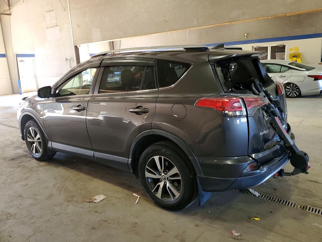 2017 TOYOTA RAV4 XLE photo 3