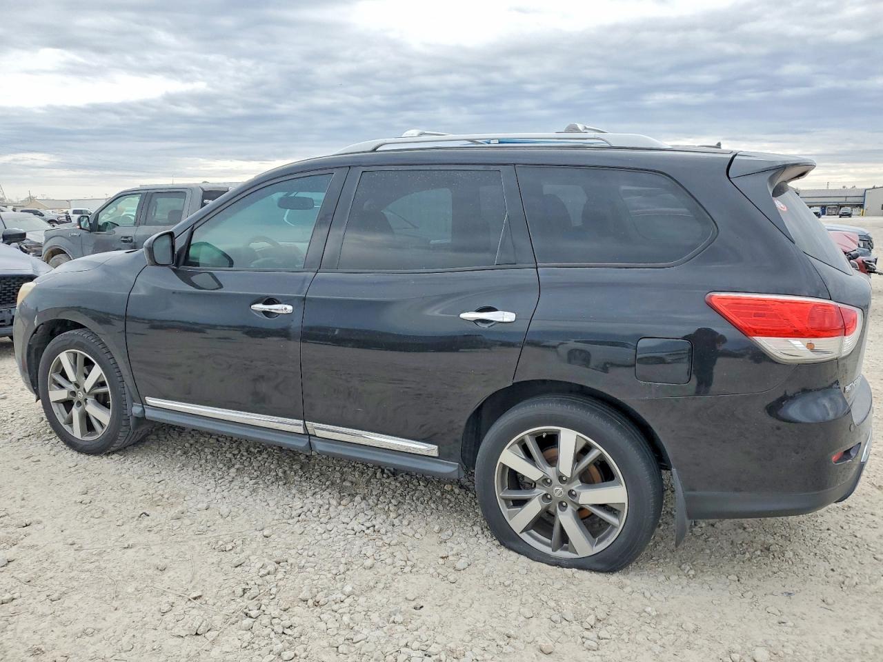 2013 NISSAN PATHFINDER S photo 4