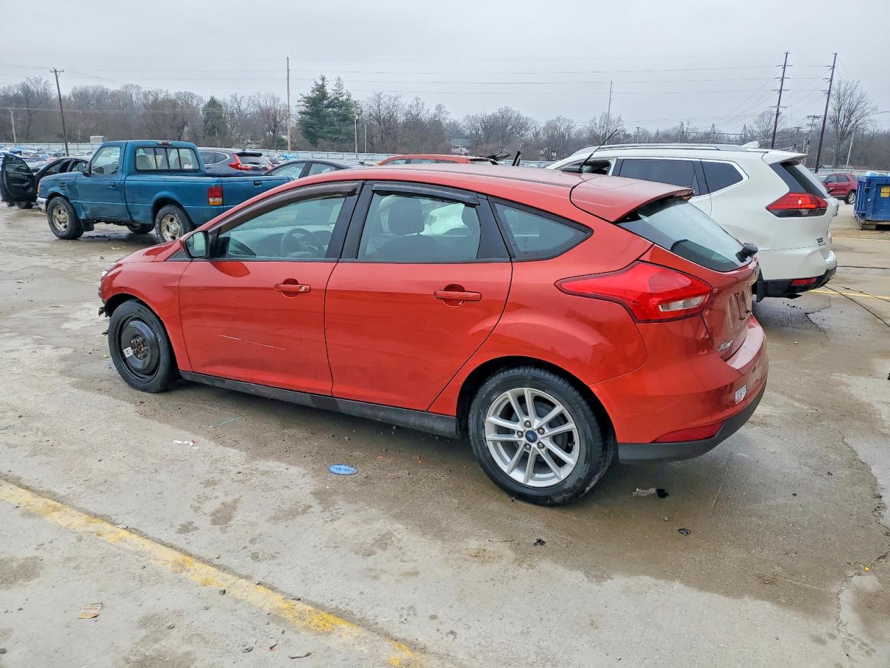 2018 FORD FOCUS SE photo 2
