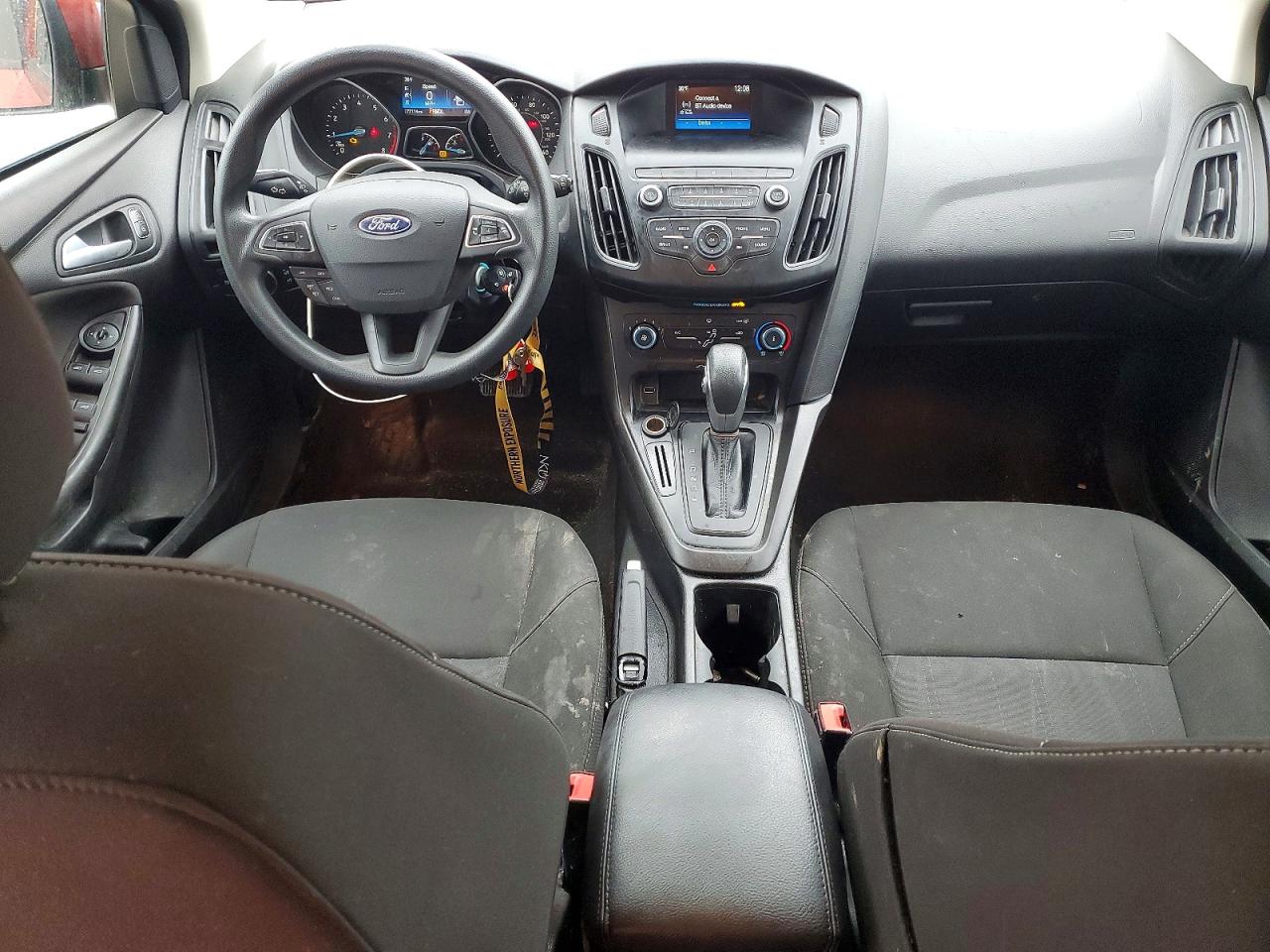 2018 FORD FOCUS SE photo 8