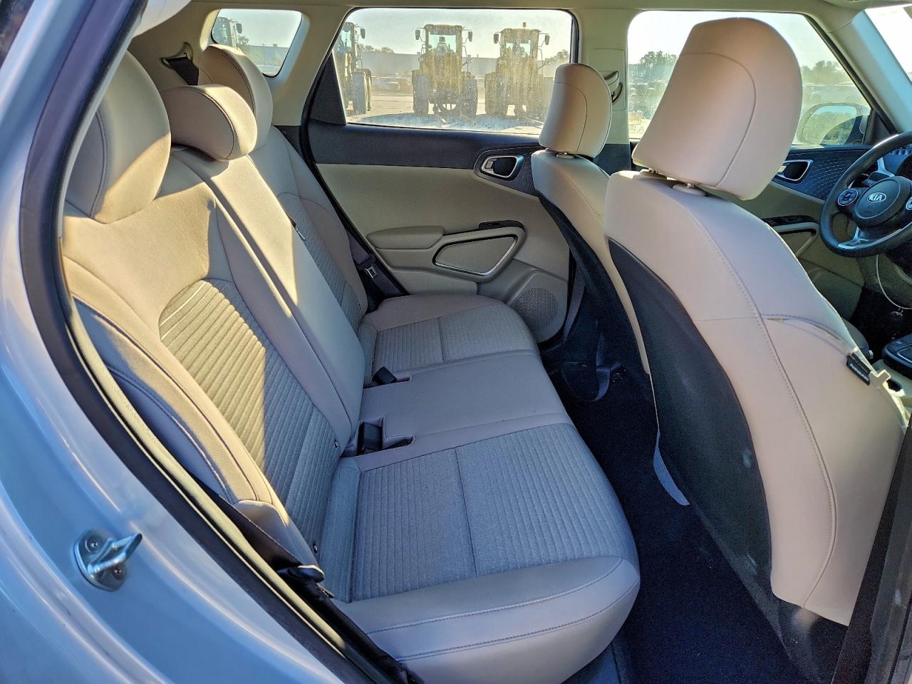 2021 KIA SOUL LX photo 11