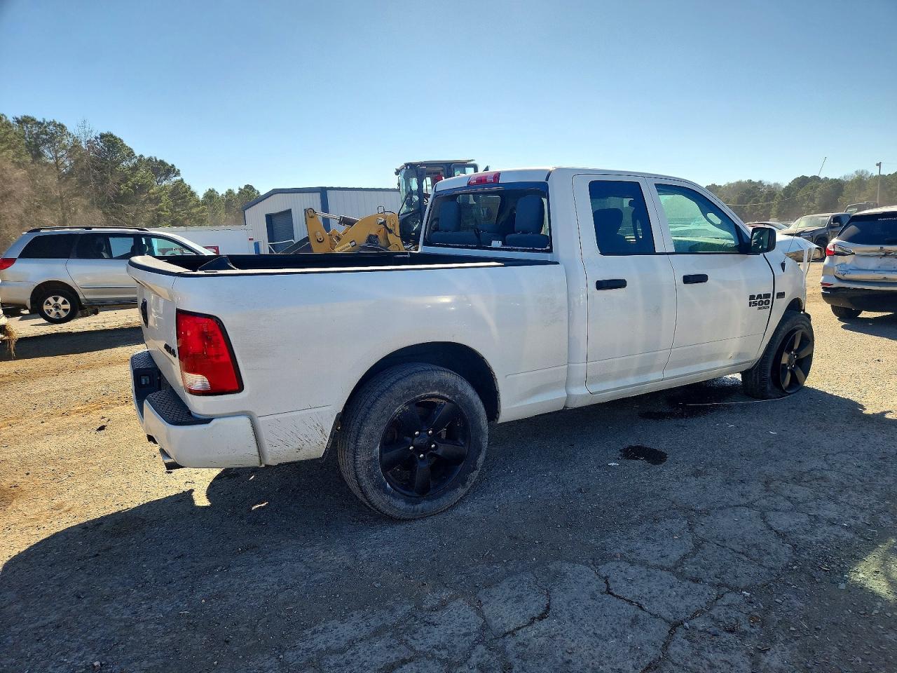 2019 RAM 1500 CLASSIC TRADESMAN photo 3
