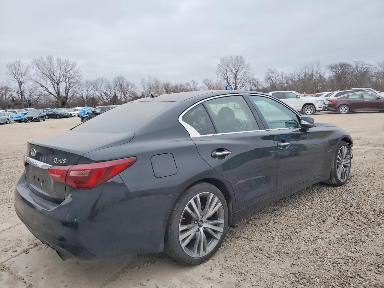 2018 INFINITI Q50 LUXE photo 3