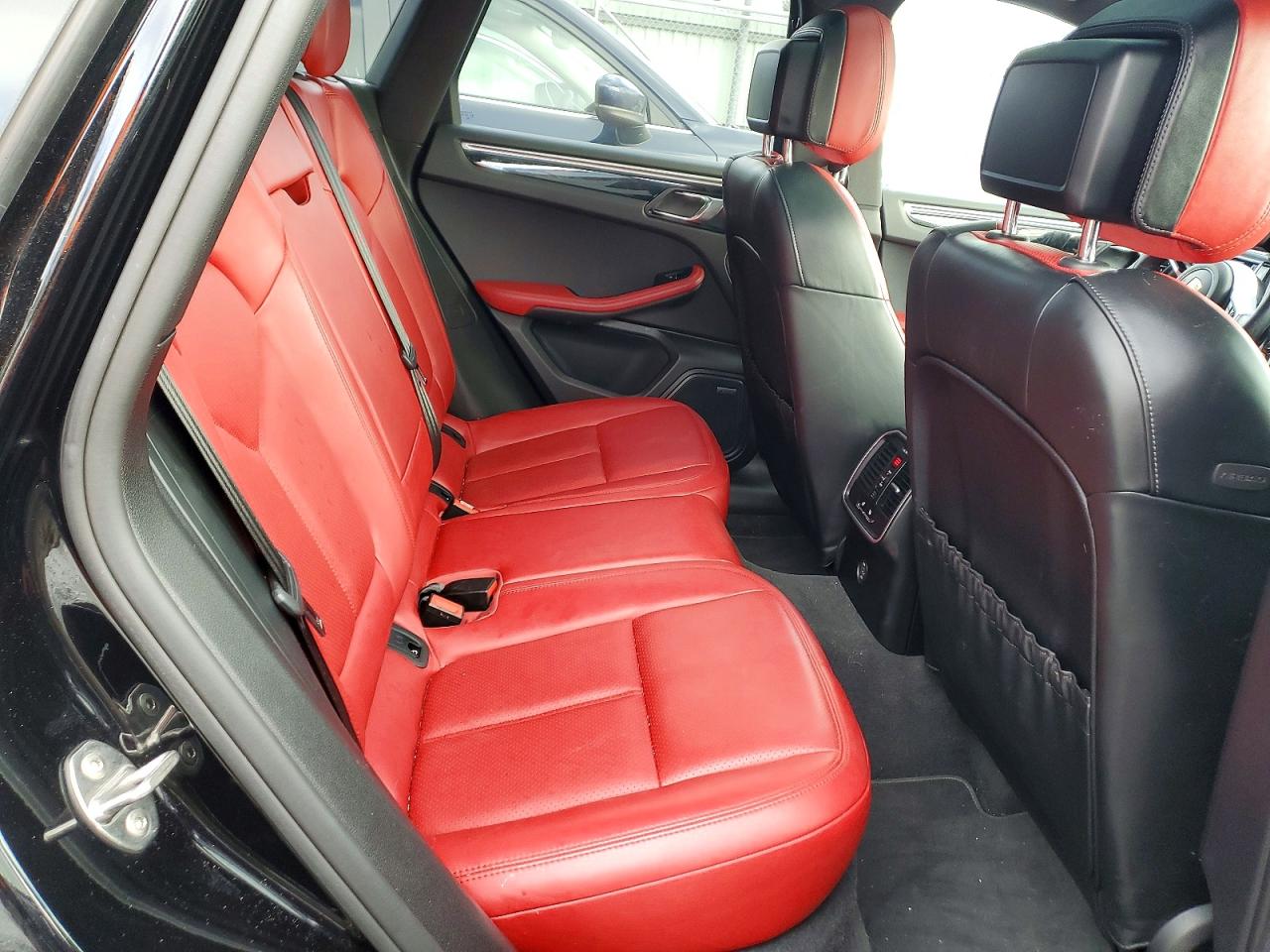 2018 PORSCHE MACAN photo 11