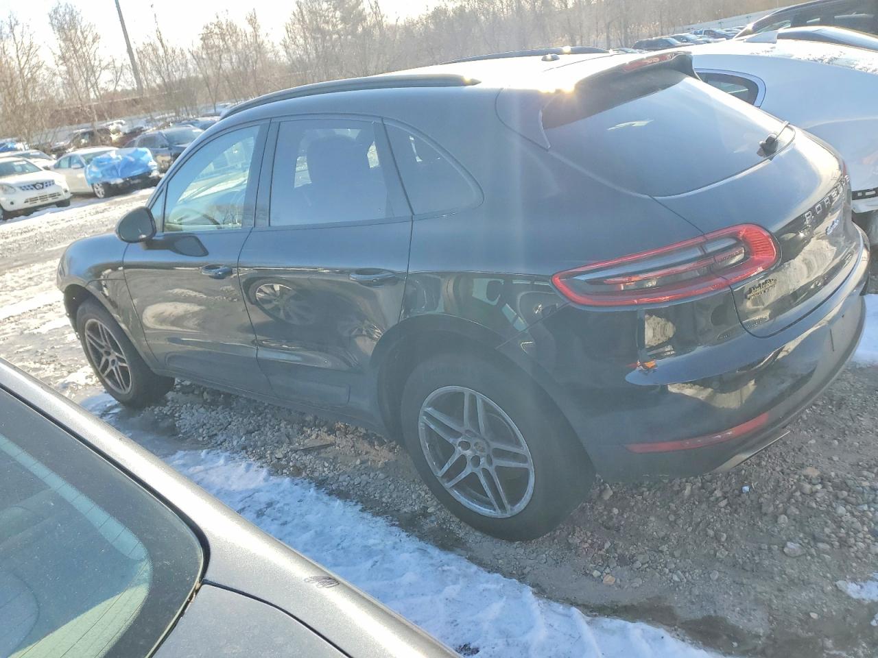 2018 PORSCHE MACAN photo 2