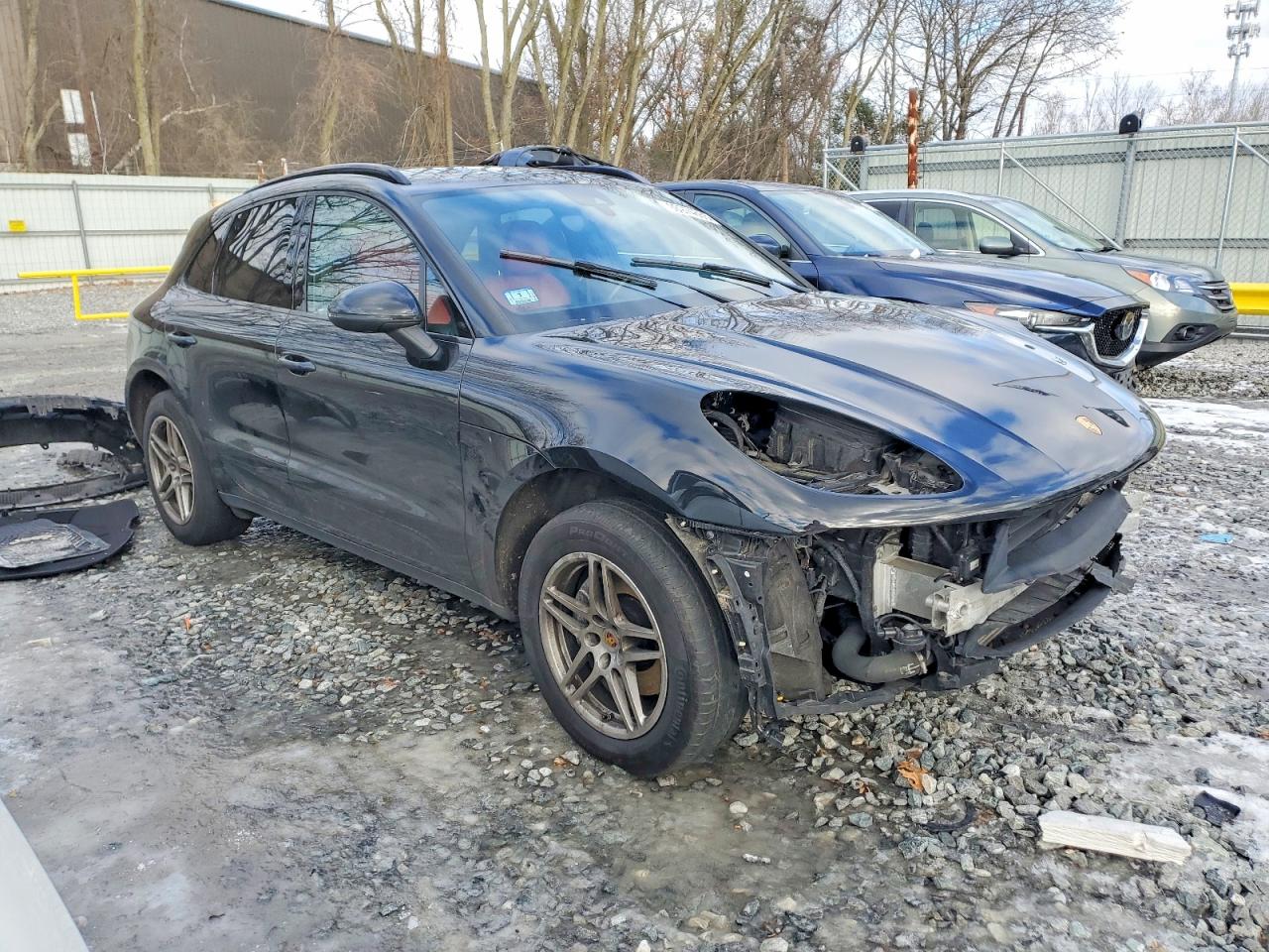 2018 PORSCHE MACAN photo 4