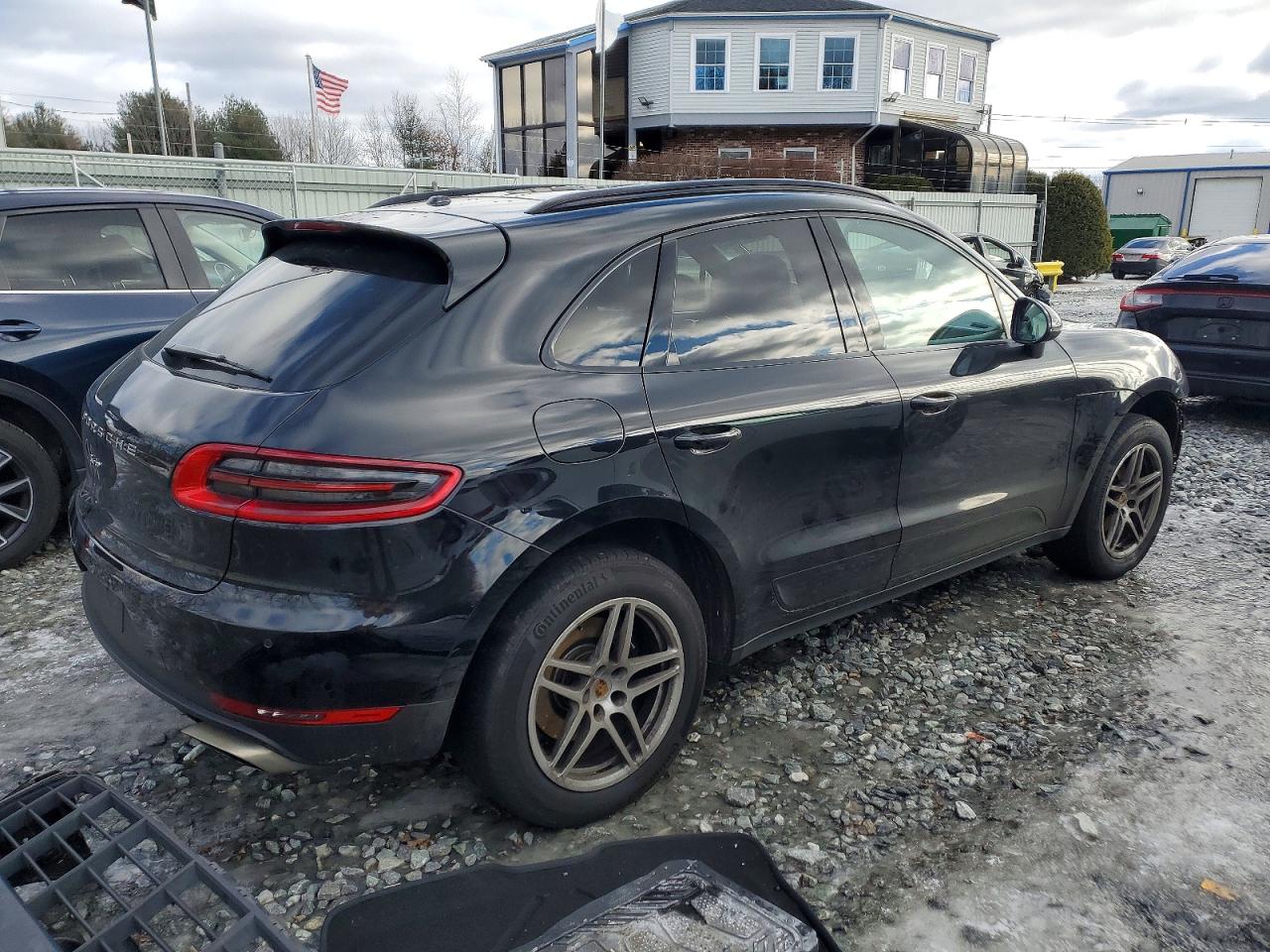 2018 PORSCHE MACAN photo 3