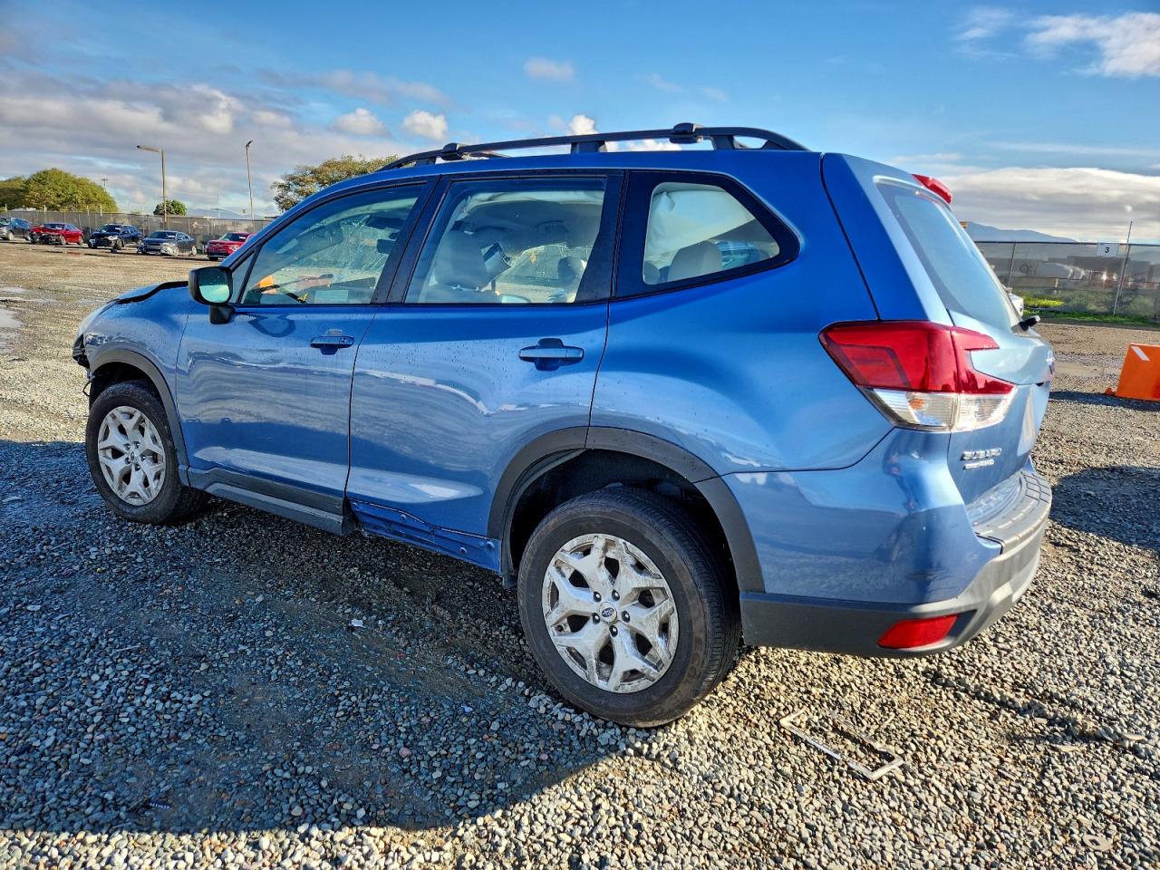 2022 SUBARU FORESTER photo 4
