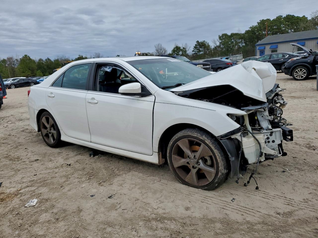 2014 TOYOTA CAMRY L photo 4