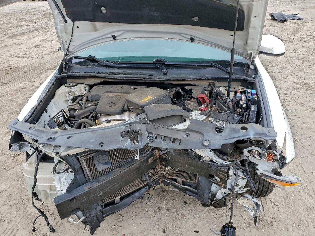 2014 TOYOTA CAMRY L photo 11