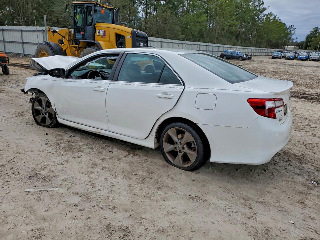 2014 TOYOTA CAMRY L photo 2