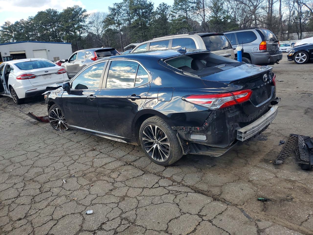 2019 TOYOTA CAMRY L photo 2