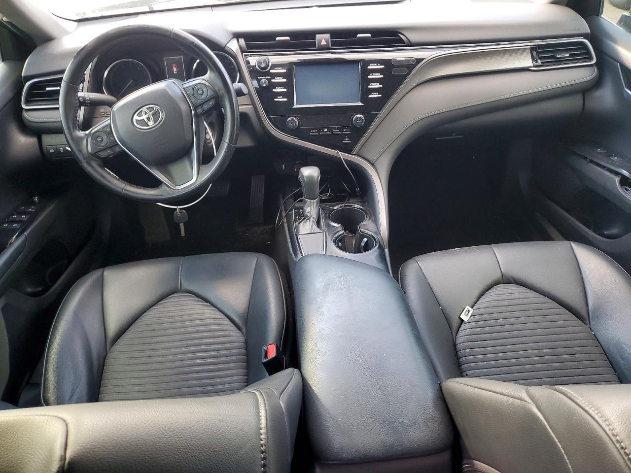 2019 TOYOTA CAMRY L photo 8