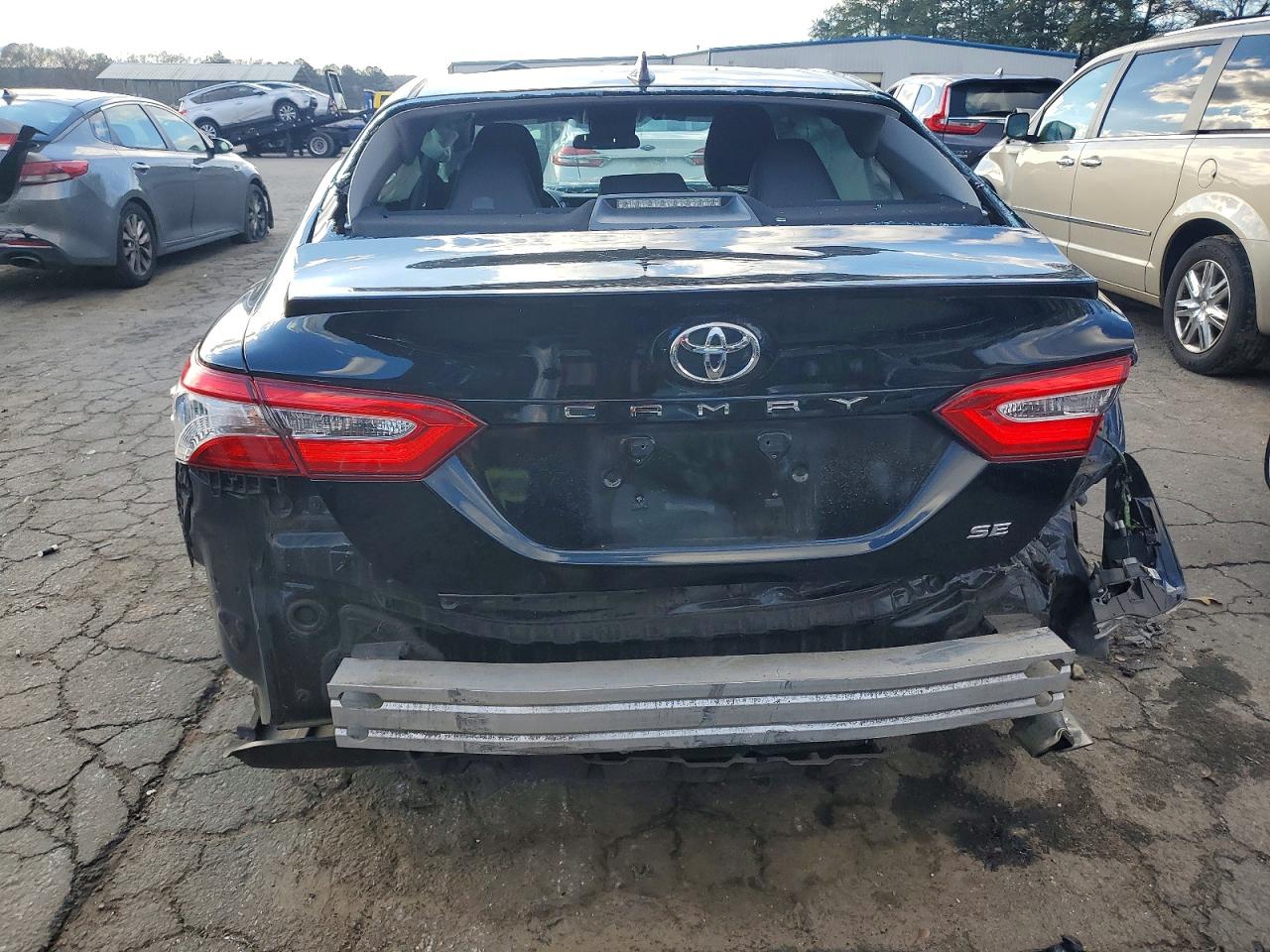 2019 TOYOTA CAMRY L photo 6