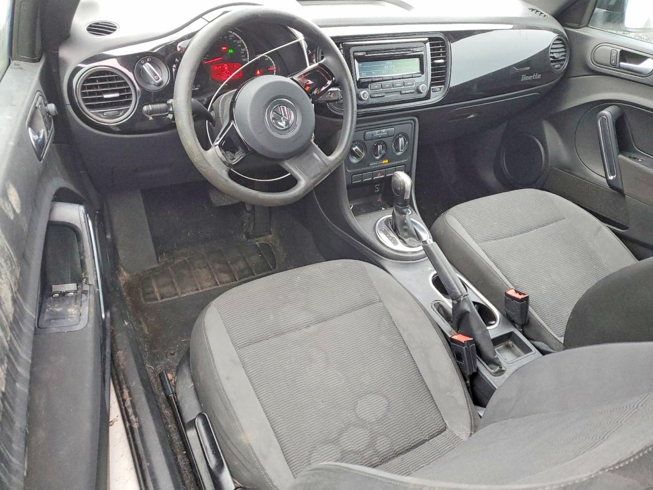 2013 VOLKSWAGEN BEETLE photo 22