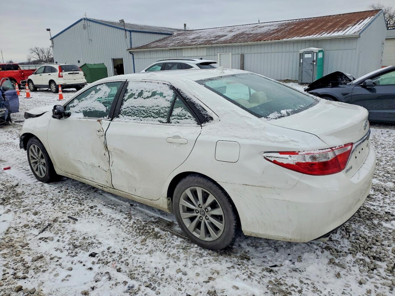 2017 TOYOTA CAMRY XSE photo 2