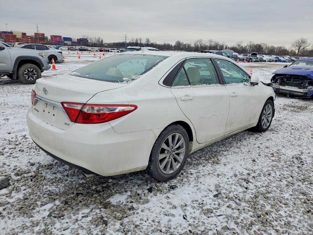 2017 TOYOTA CAMRY XSE photo 3