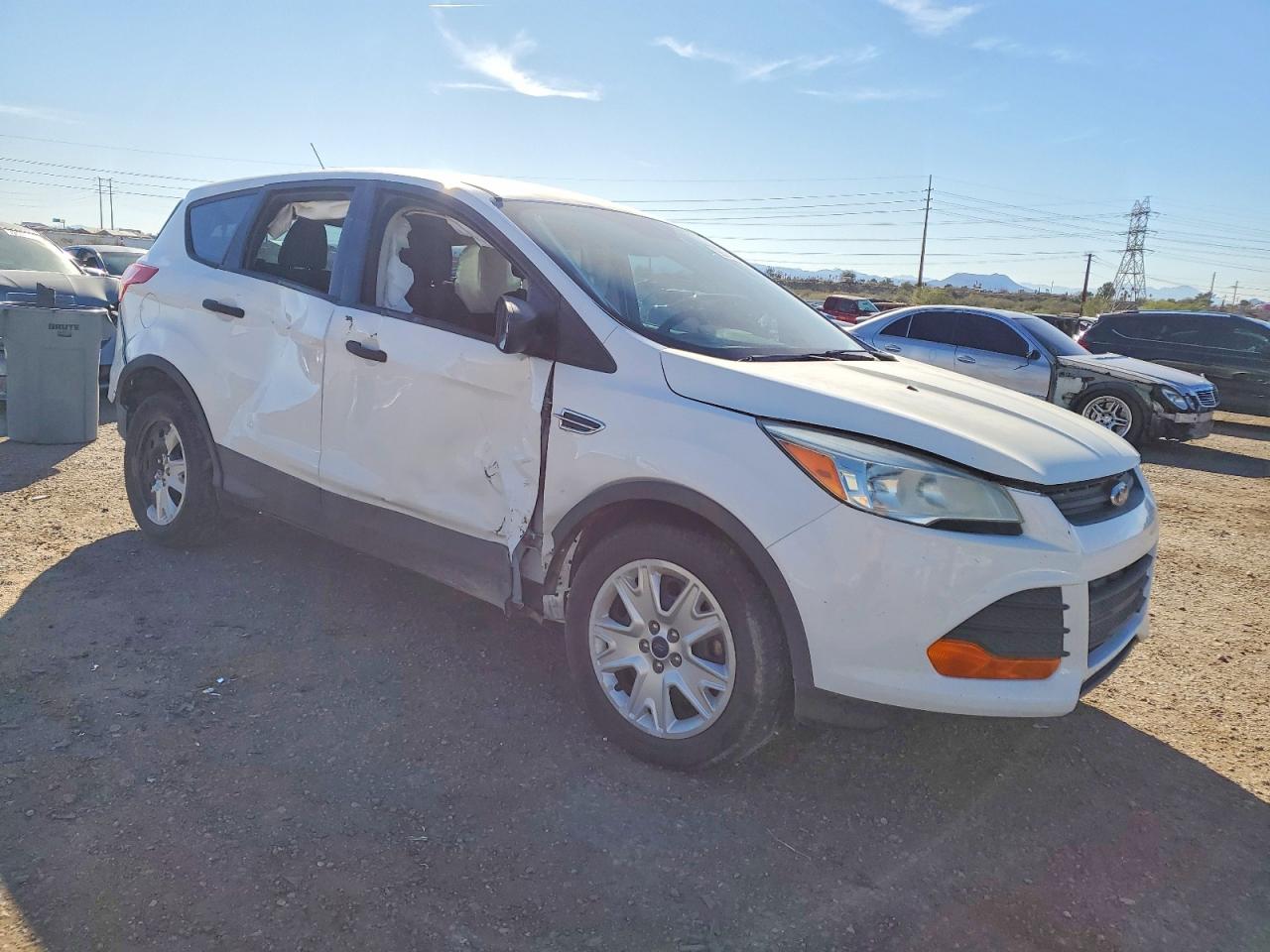 2016 FORD ESCAPE S photo 4