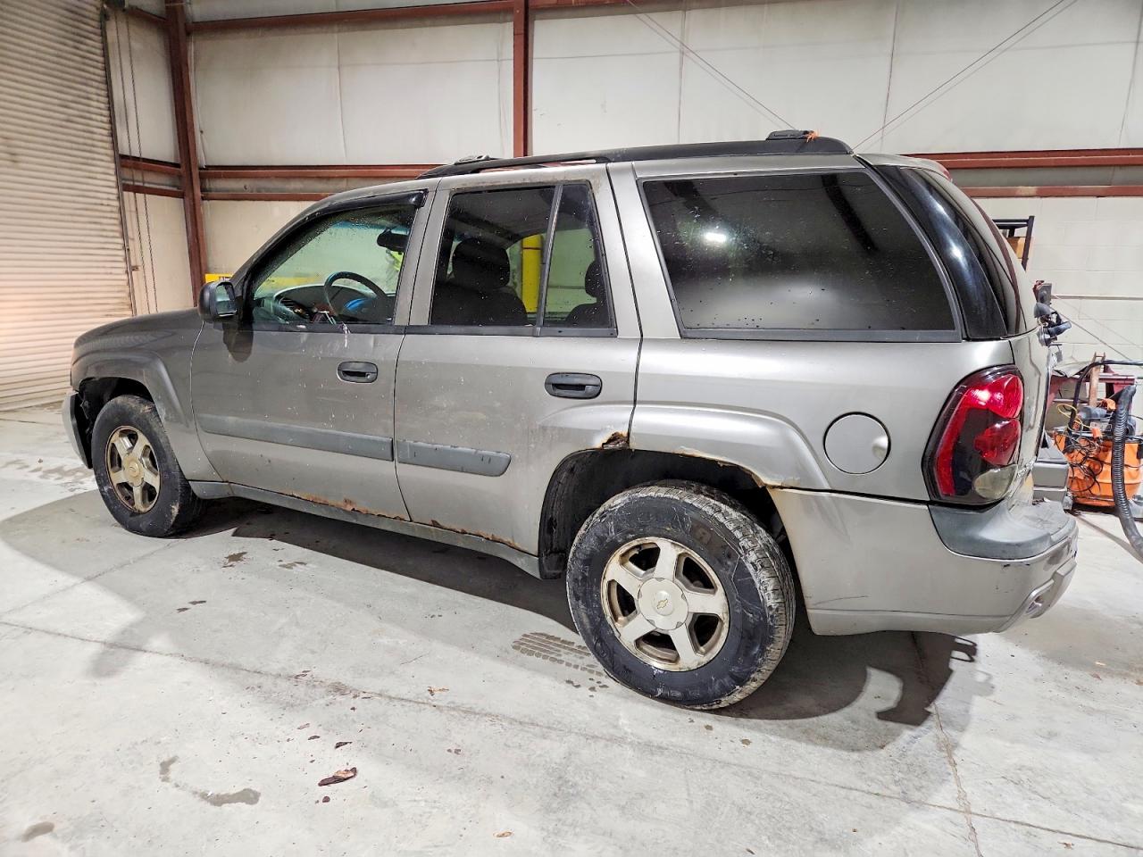 2005 CHEVROLET TRAILBLAZER LS photo 2