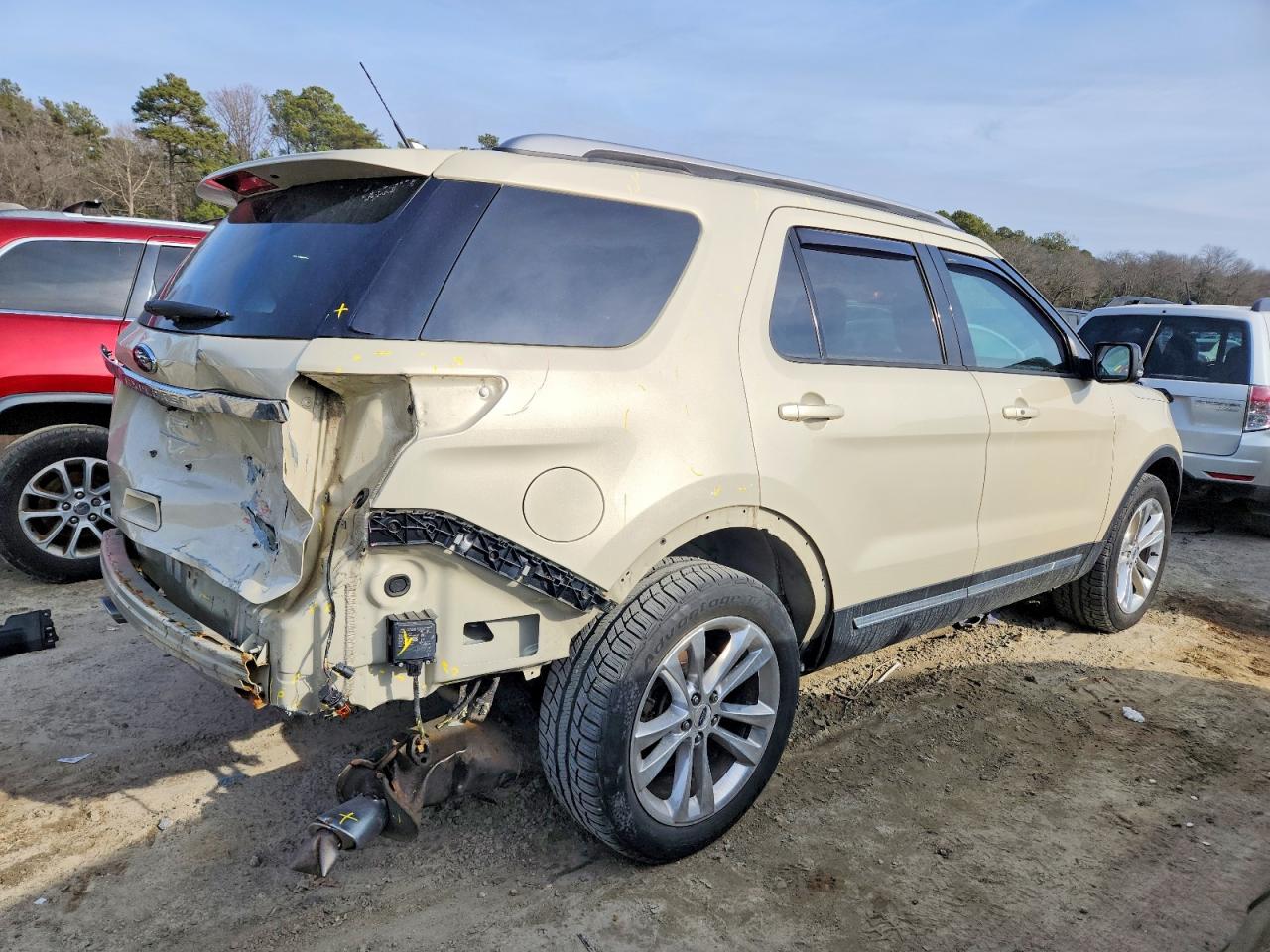 2018 FORD EXPLORER XLT photo 3