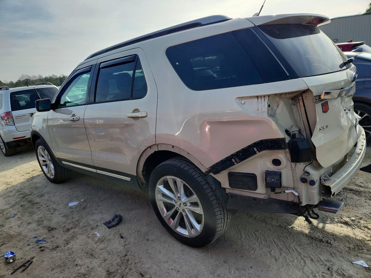 2018 FORD EXPLORER XLT photo 2