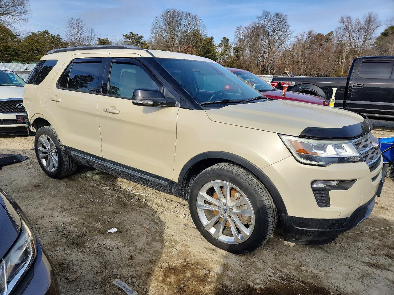 2018 FORD EXPLORER XLT photo 4
