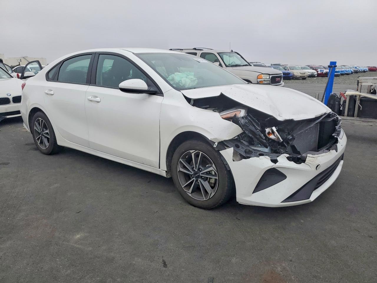 2023 KIA FORTE LX photo 4