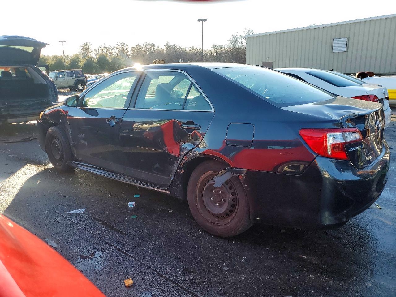 2012 TOYOTA CAMRY photo 2
