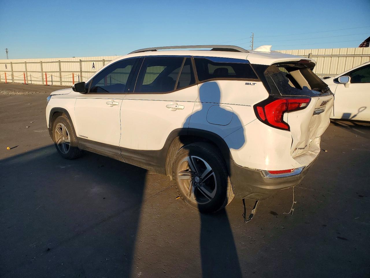 2019 GMC TERRAIN SLT photo 3