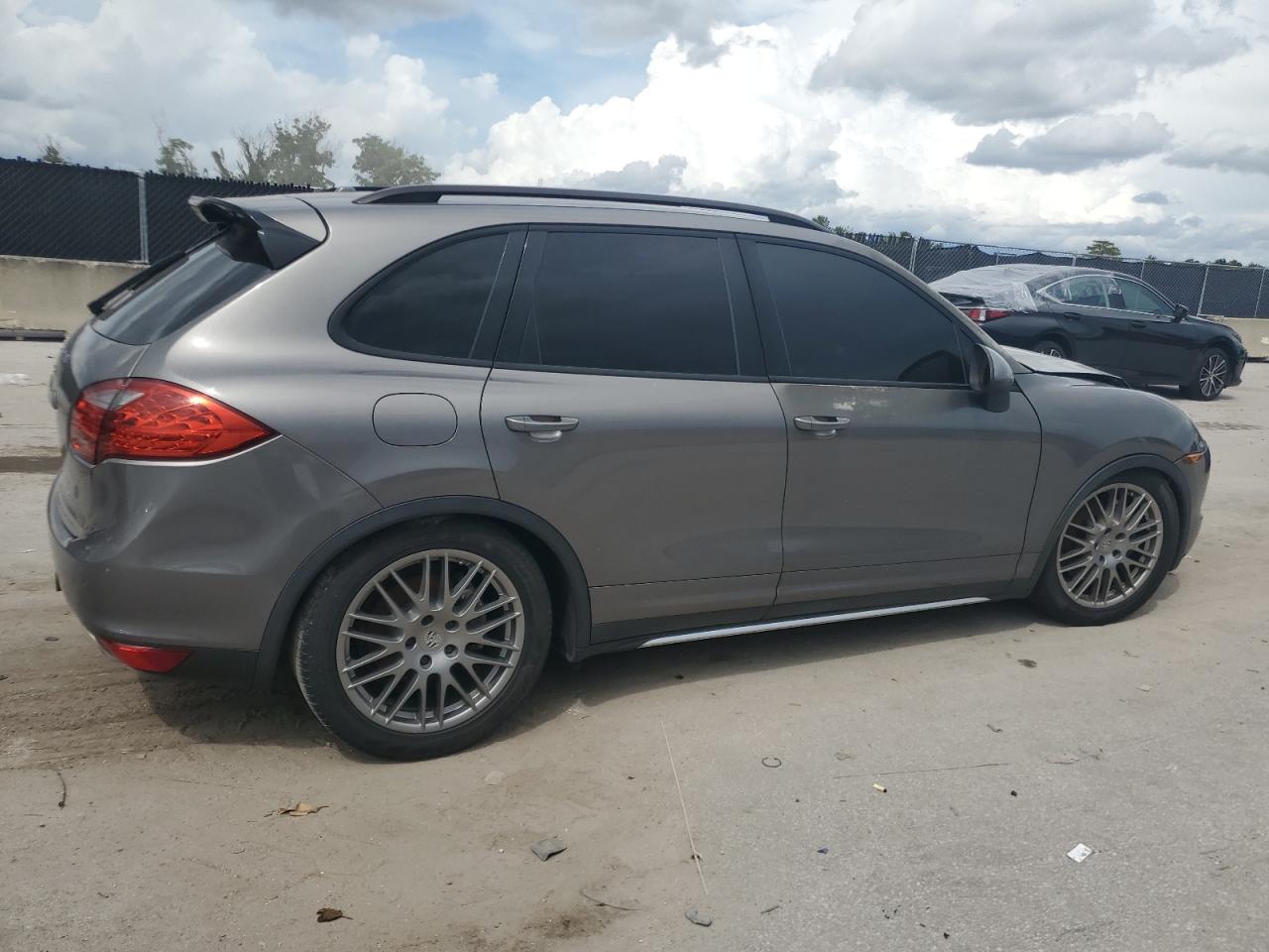 2012 PORSCHE CAYENNE S photo 3