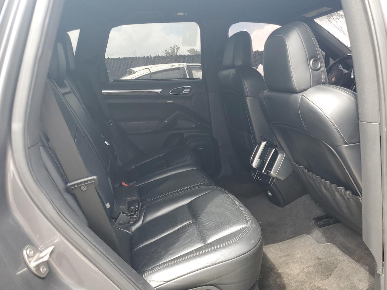 2012 PORSCHE CAYENNE S photo 11