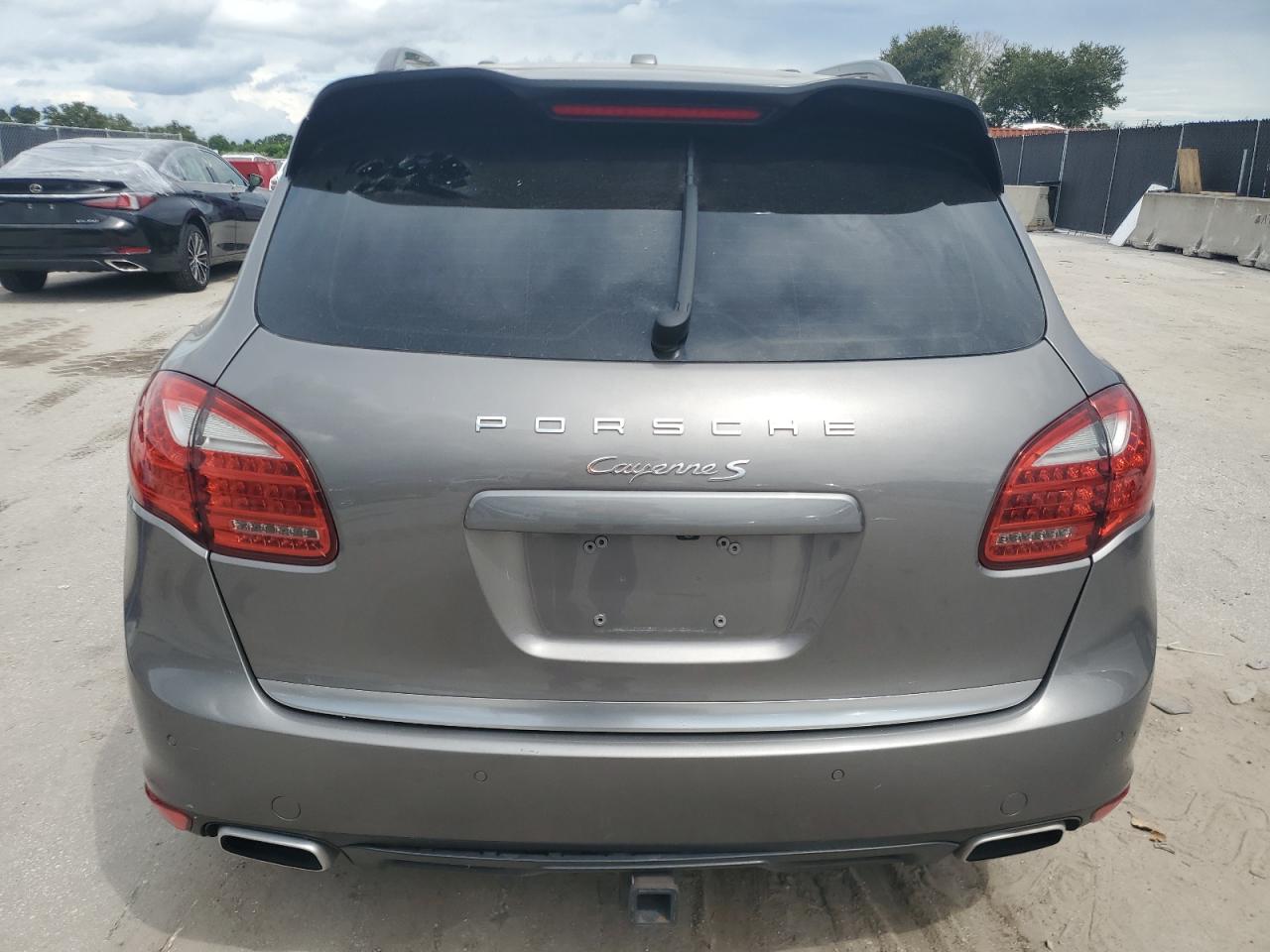 2012 PORSCHE CAYENNE S photo 6