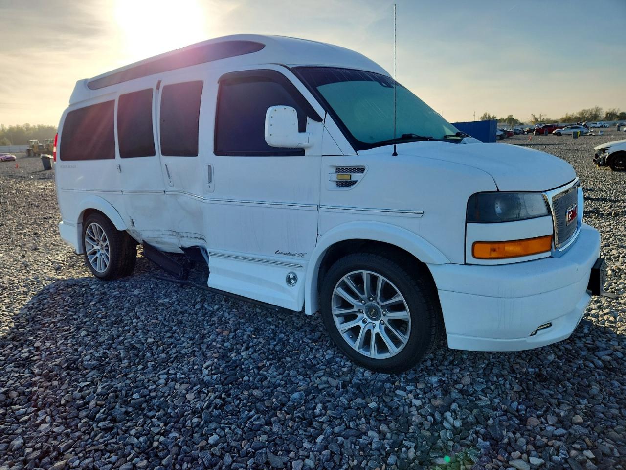 2020 GMC SAVANA G2500 photo 4