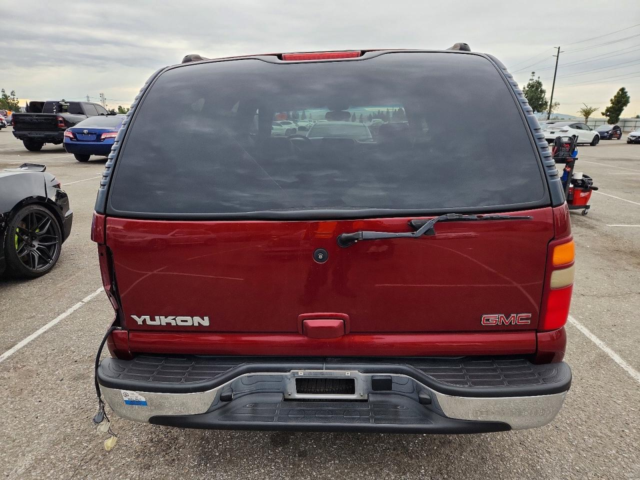 2003 GMC YUKON photo 6