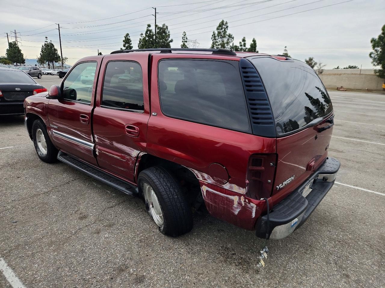 2003 GMC YUKON photo 2