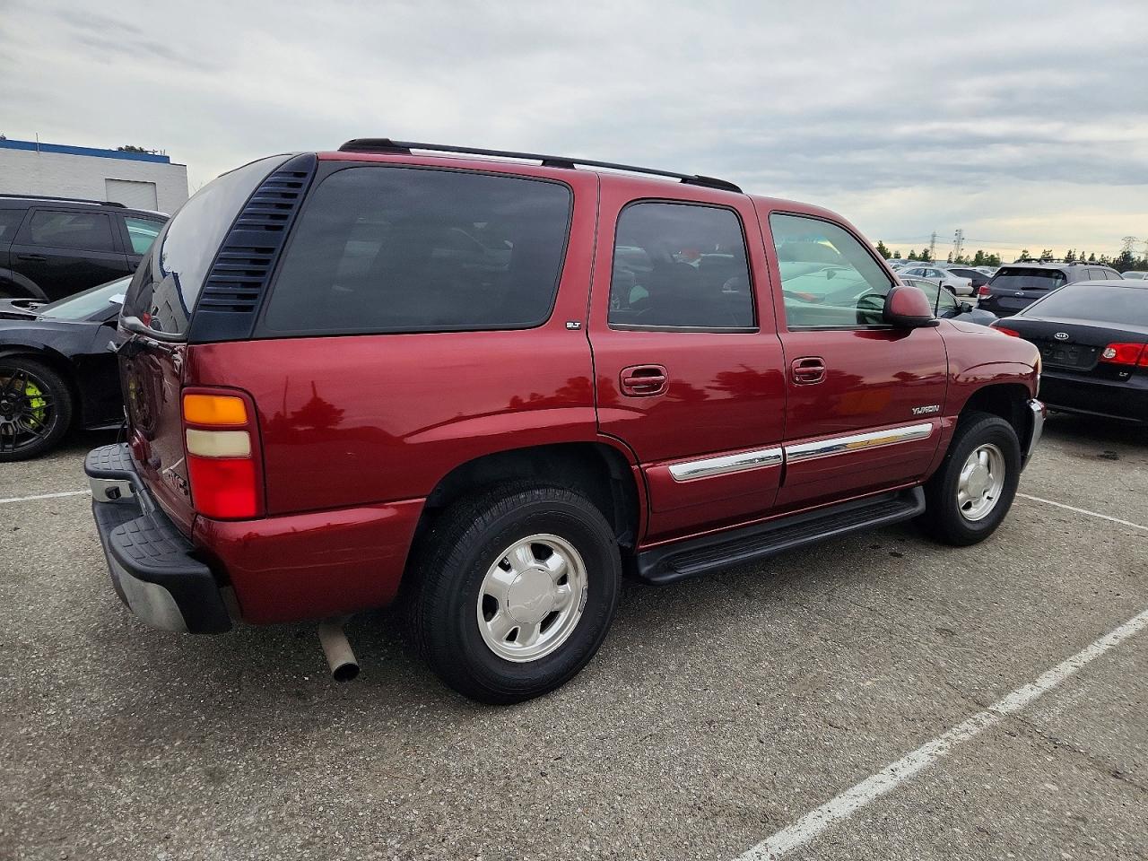 2003 GMC YUKON photo 3