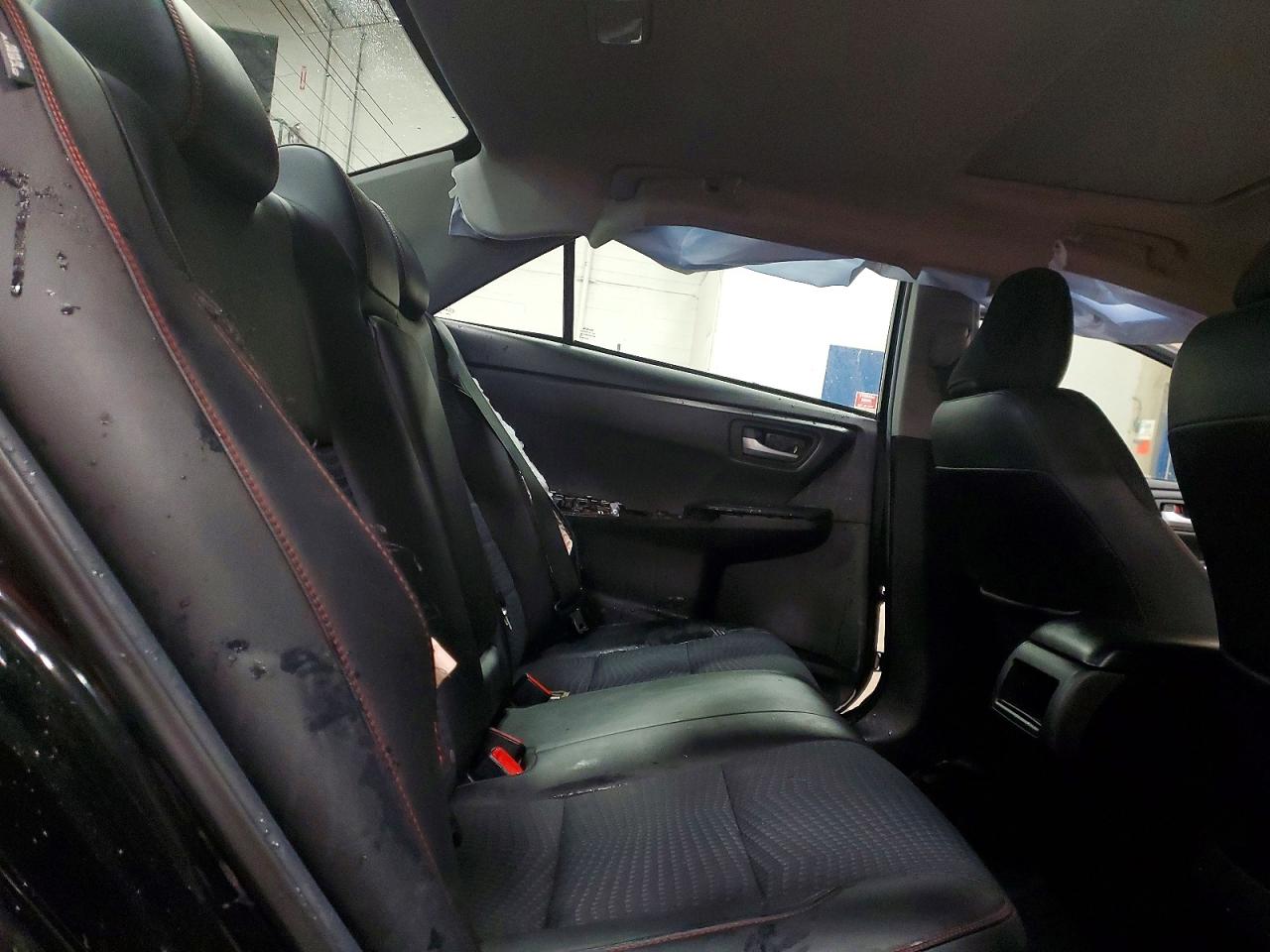 2015 TOYOTA CAMRY LE photo 10