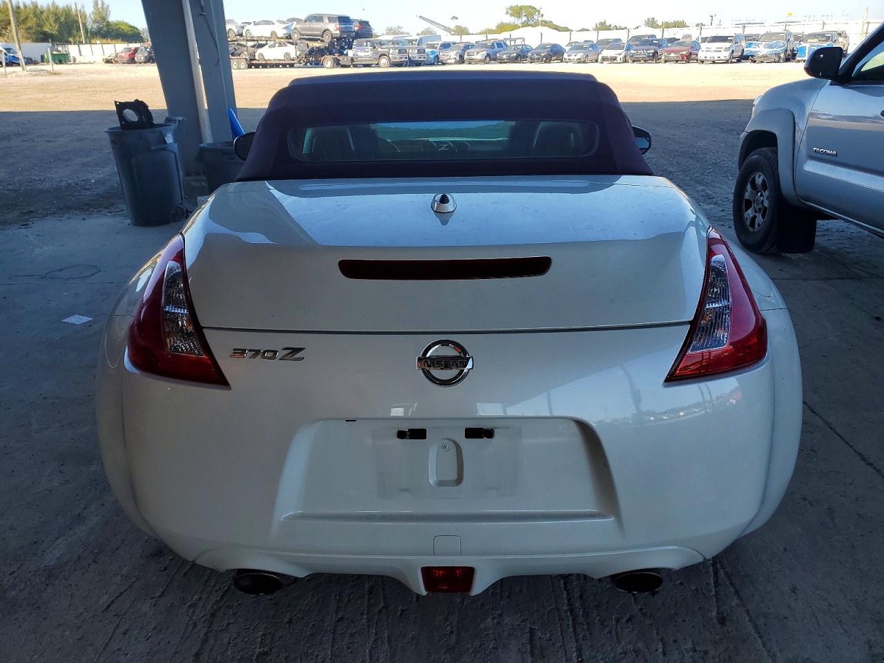 2013 NISSAN 370Z BASE photo 6