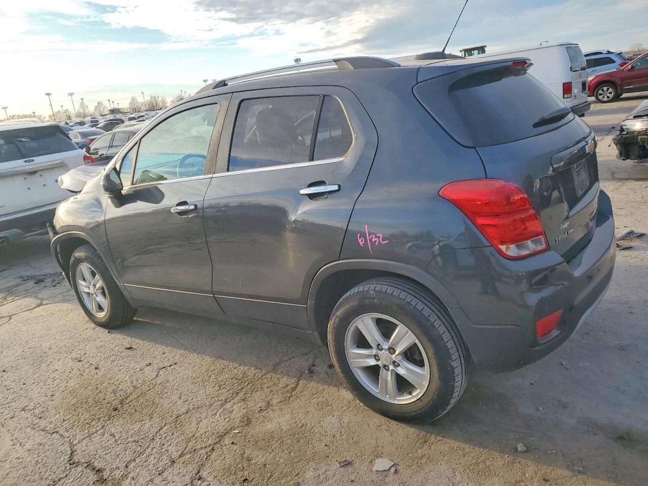2017 CHEVROLET TRAX 1LT photo 2