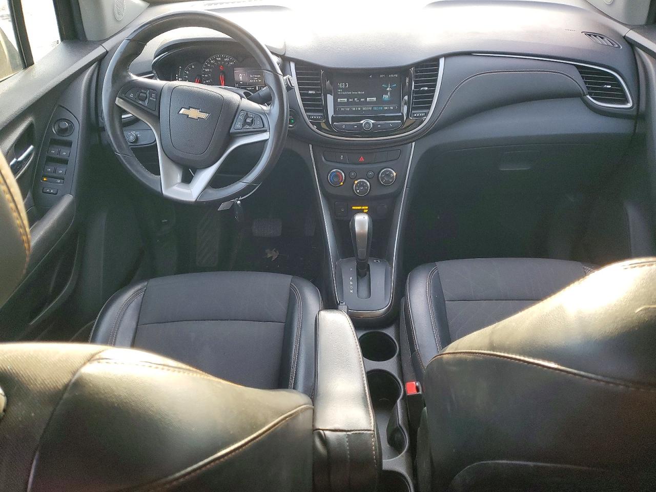 2017 CHEVROLET TRAX 1LT photo 8