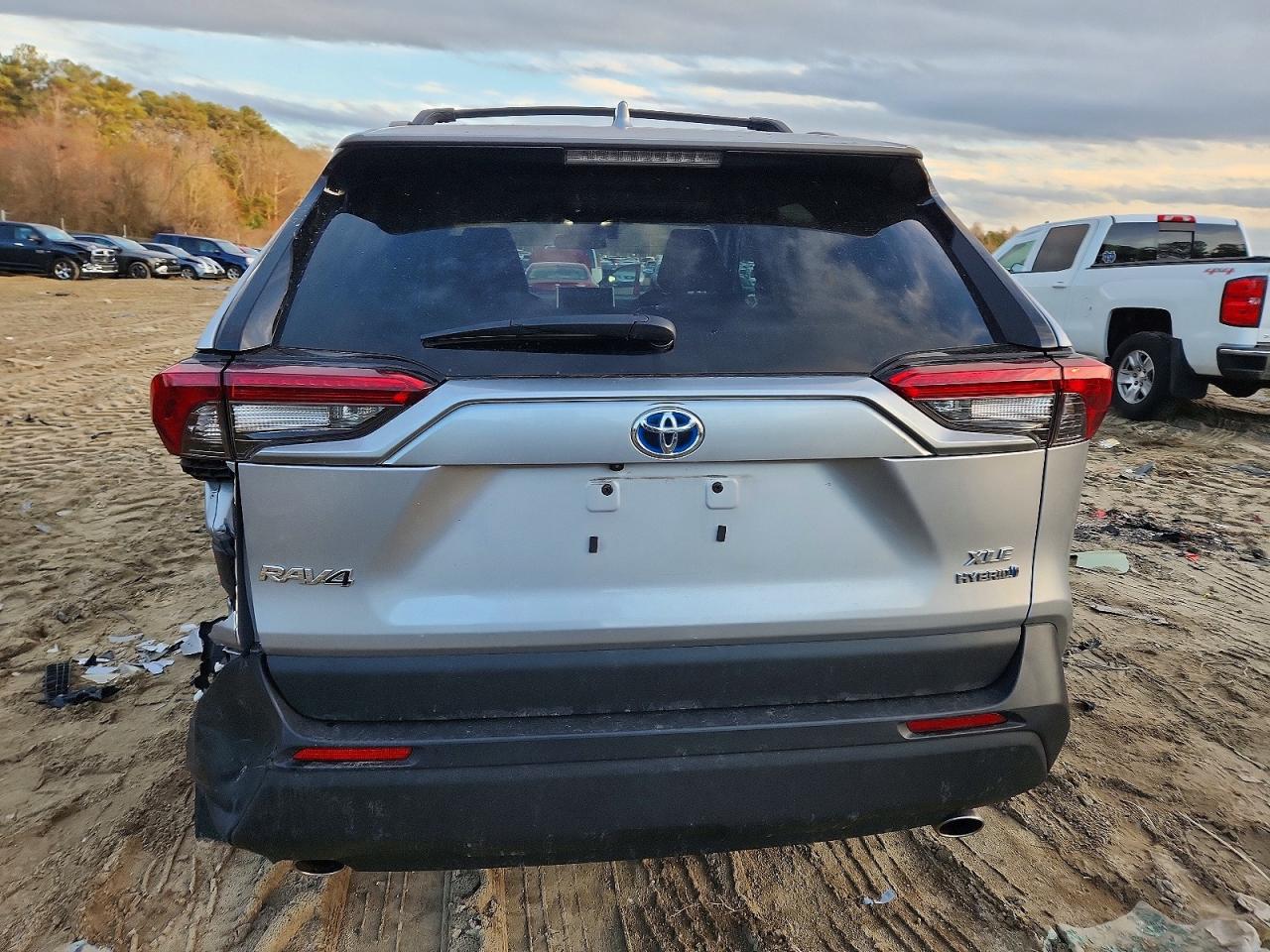 2024 TOYOTA RAV4 XLE photo 11