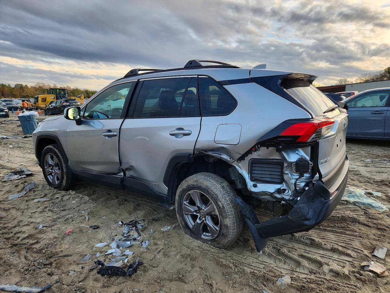 2024 TOYOTA RAV4 XLE photo 3