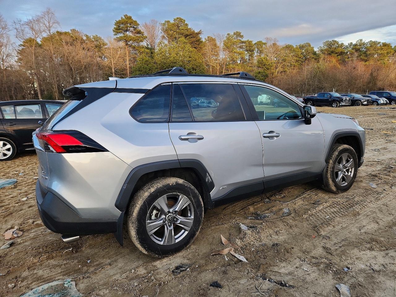 2024 TOYOTA RAV4 XLE photo 5