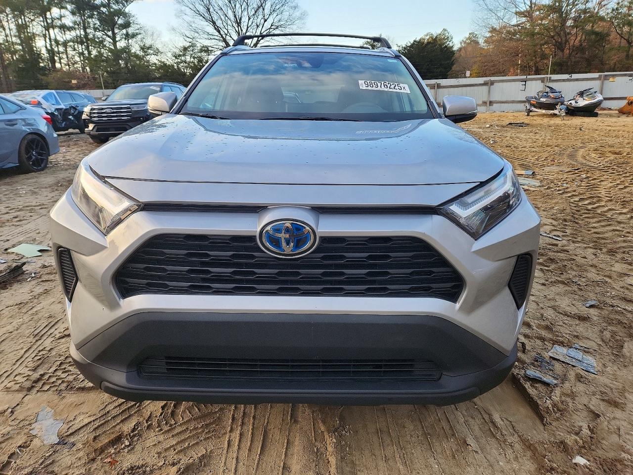 2024 TOYOTA RAV4 XLE photo 9