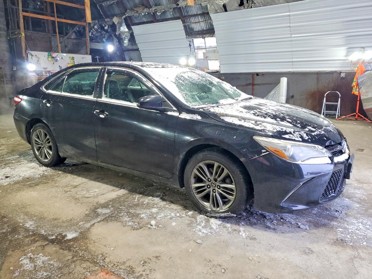2015 TOYOTA CAMRY LE photo 4