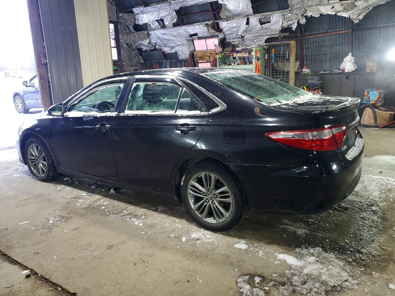 2015 TOYOTA CAMRY LE photo 2