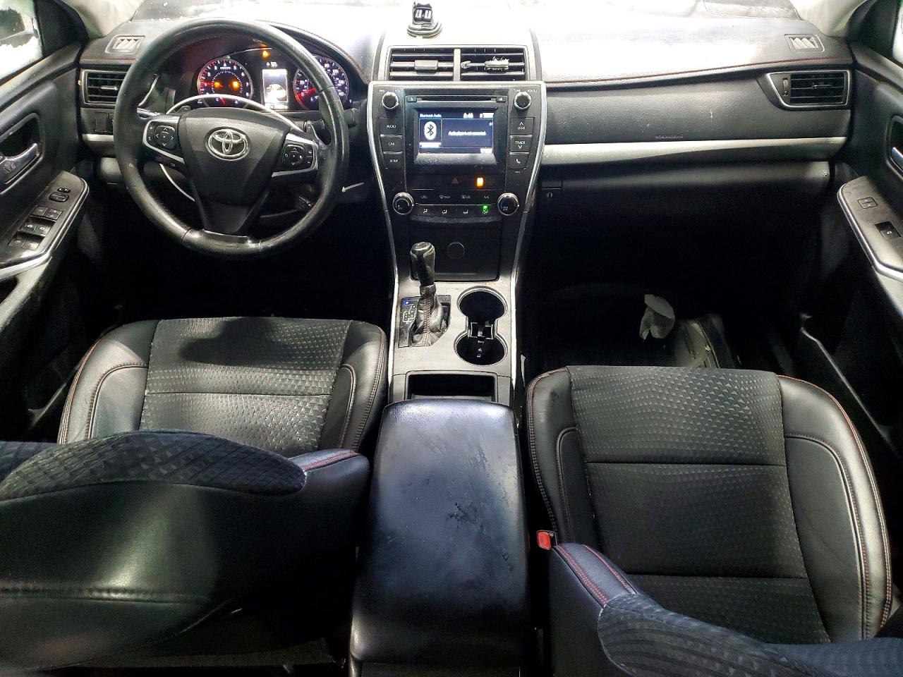 2015 TOYOTA CAMRY LE photo 8