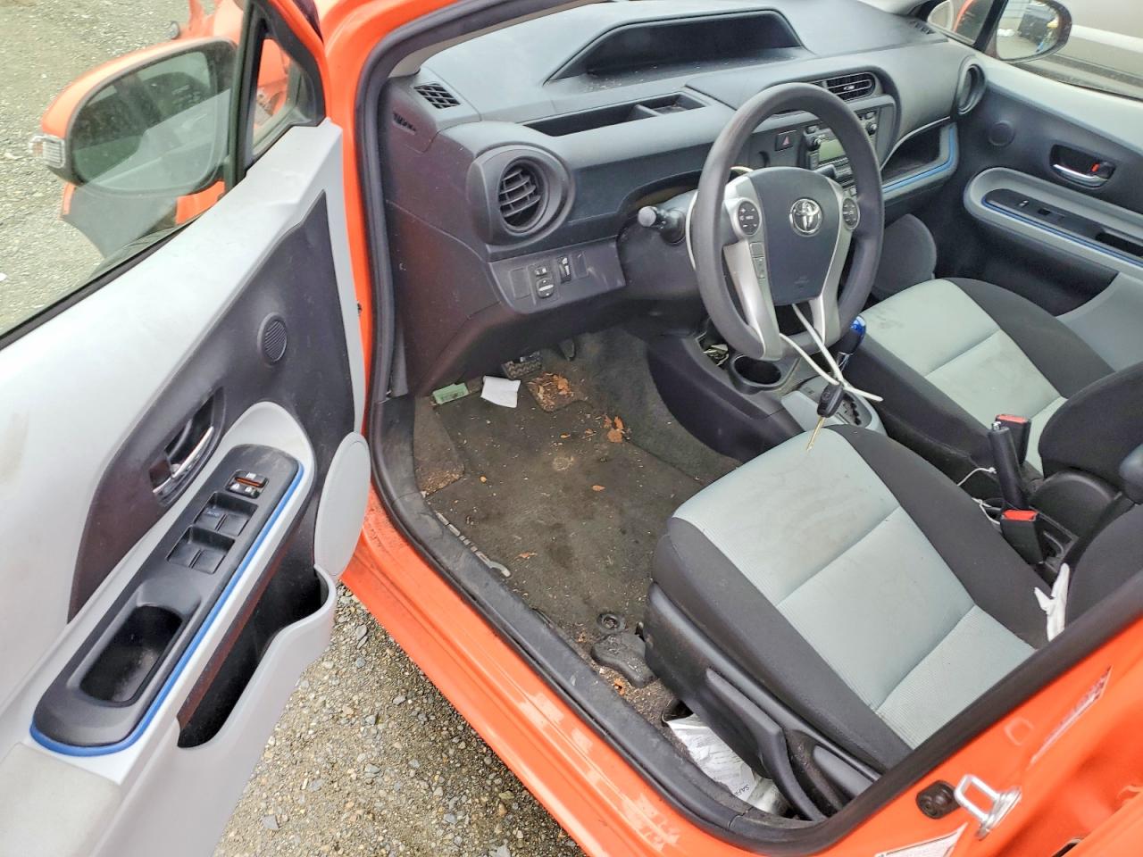 2013 TOYOTA PRIUS C photo 8