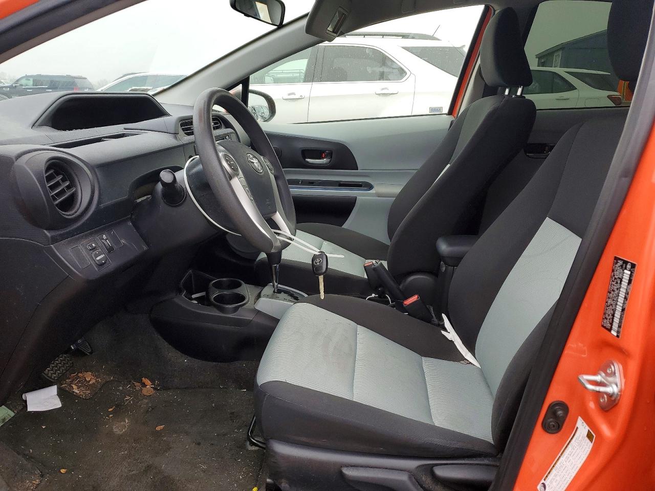 2013 TOYOTA PRIUS C photo 7