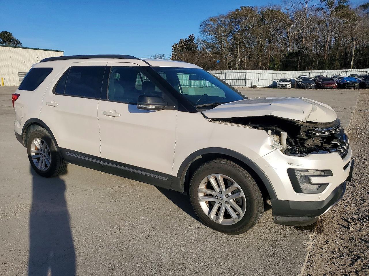 2017 FORD EXPLORER XLT photo 4